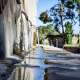 ...da cui, attraverso dodici bocche, fuoriesce l�acqua raccolta nelle vasche sotterranee